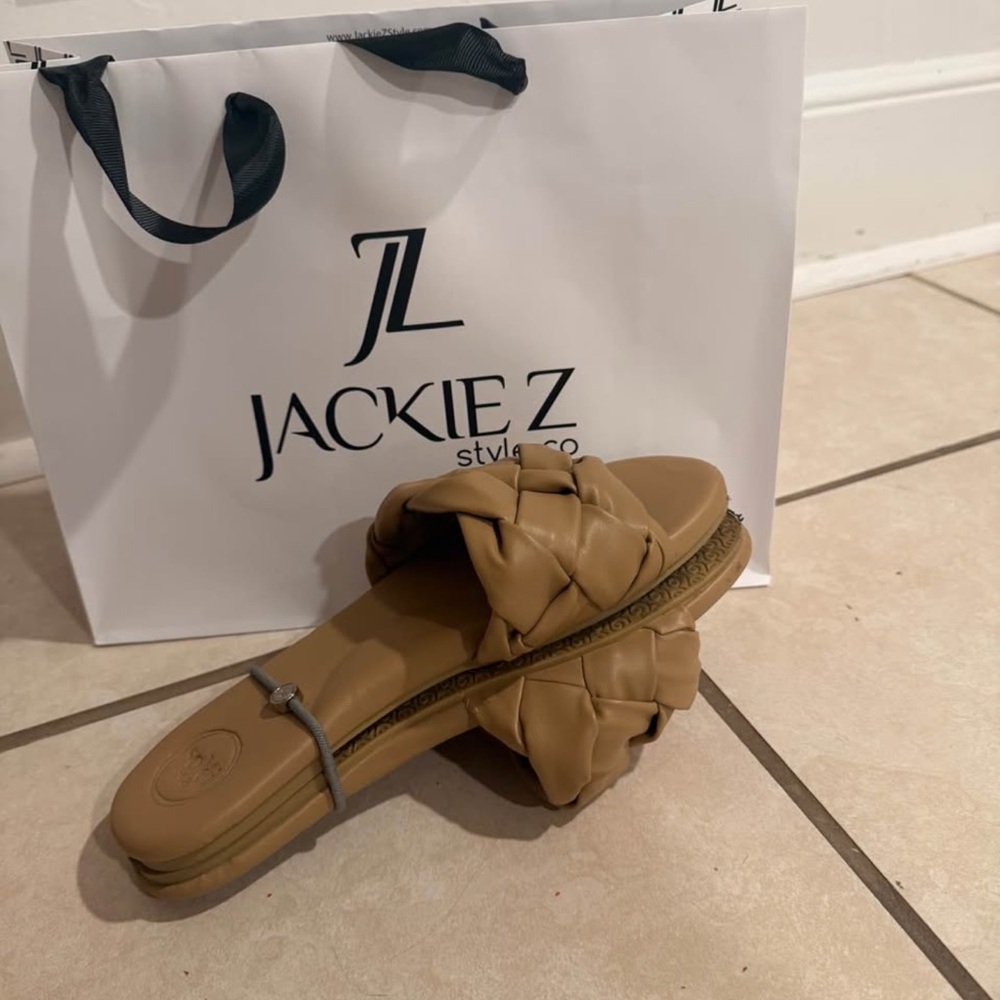 Solie Sea - Venetta Camel Sandles Size 9 Women’s. Like new.